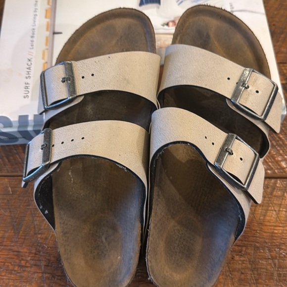 Women’s Birkenstock Arizona Slide Sandals. Taupe, 2-strap with buckles. - Picture 4 of 5